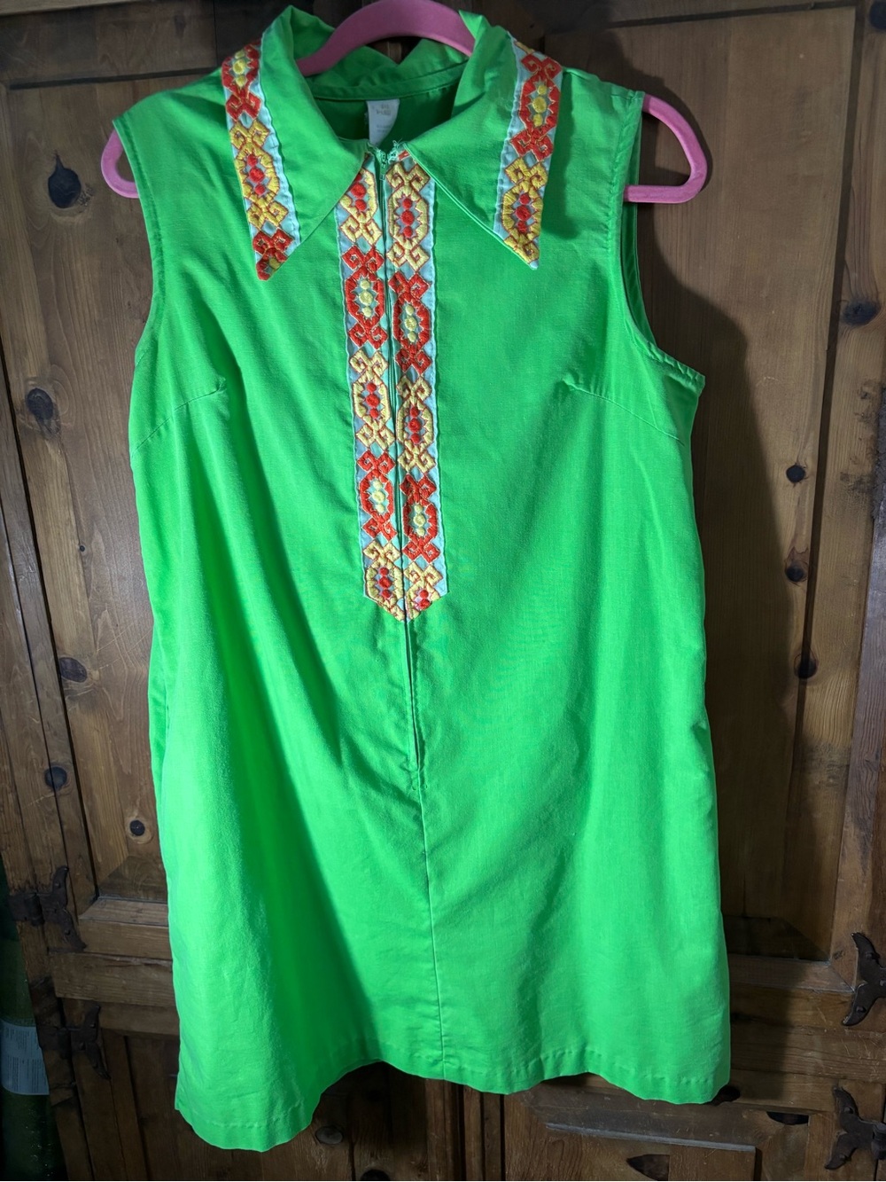 60s Cotton Vintage Sleeveless Embroidered Dagger Collar Shift Dress - Green